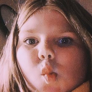 Meet your Posher, Ella